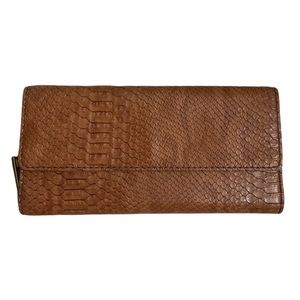 Fossil brown snakeskin embossed brown leather clutch wallet